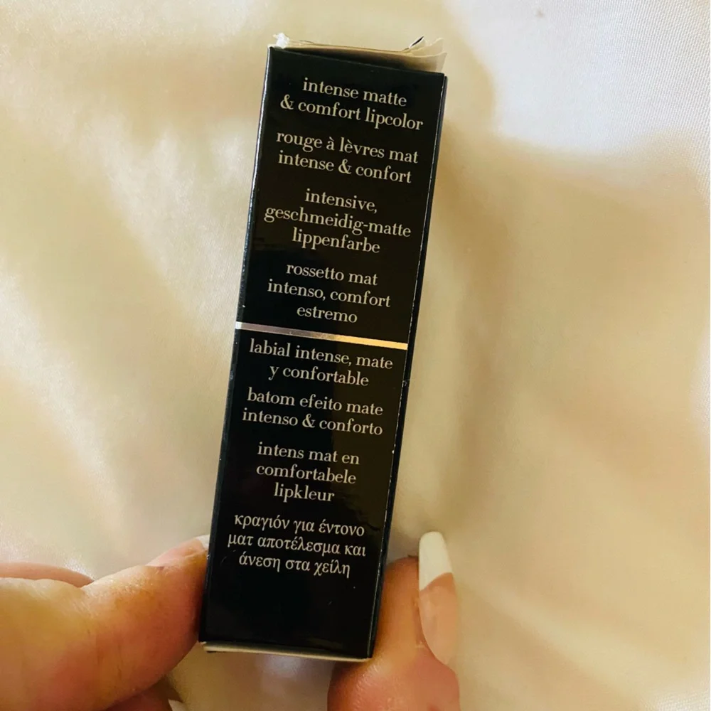 🖤 NEW Giorgio Armani Never used Matte Lipstick 🖤 - Picture 5 of 5